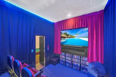 Image de Incroyable théâtre privé et salle de jeux! Trouver la villa magique
