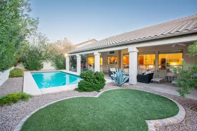 Image de Pristine Rancho Vistoso immeubles avec une piscine privée