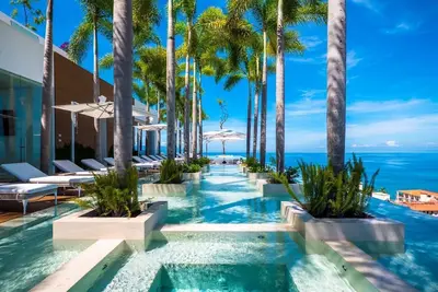 Image de Luxury Pier 57 Brand New with Amazing Views