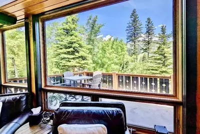 Image de Highland Huckleberry Lodge, ski-in et ski-out de luxe perché en face de Whitefish Mountain Resort