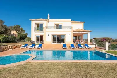 Image de Vue sur la campagne, piscine privée et endroit calme