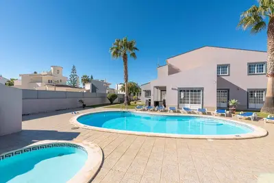 Image de V5 près de la plage de Galé et avec piscine privée