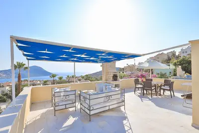 Image de Villa Caretta - Piscine privée, vue mer, terrasse sur le toit, wifi gratuit, centre de Kalkan