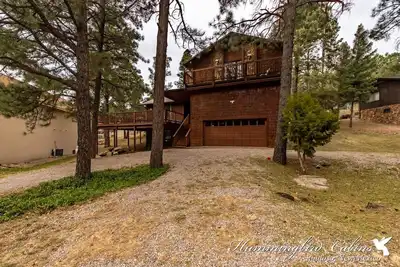 Image de Mule Deer Lodge avec bain à remous