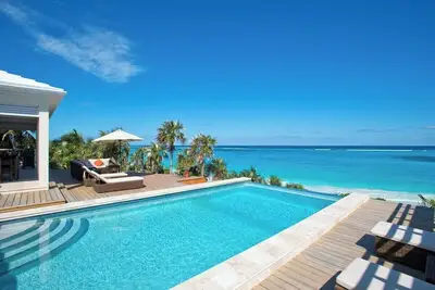 Image de Maison flambant neuve avec piscine privée sur le prestigieux chemin Banks près de Tippy