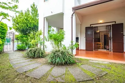 Chalet confortable dans résidence avec piscine, avec jardin privé et terrasse avec barbecue
