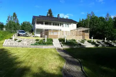 Image de Villa FinSteza maison finlandaise traditionnelle avec de belles vues