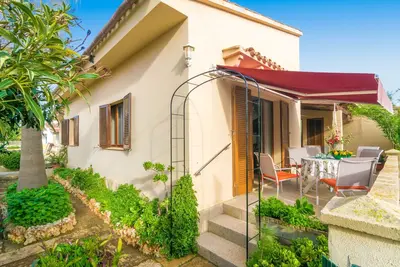 Image de Pop - Chalet with terrace in Sa Rapita. Free WiFi