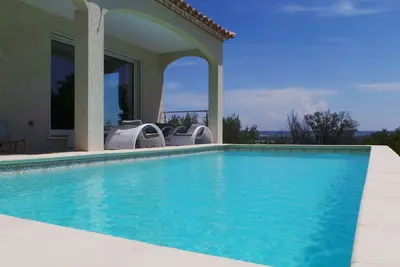 Image de Villa avec piscine et vue panoramique