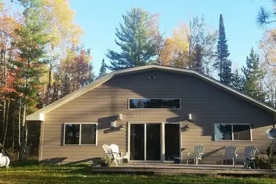 Image de Félicité au bord du lac et sérénité dans les Northwoods