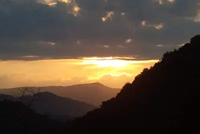 Image de Cabine de 4 chambres avec vue magnifique sur le coucher du soleil et à quelques minutes de tout.