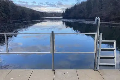 Image de Meilleur Lakefront Lodge à Branson- Wifi, Pont couvert, pêche. .