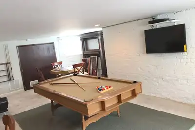 Image de Immense Wrigleyville Beauty -10 lits et 5 bains au coeur de tout! !