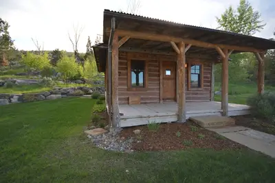 Image de Authentic Custom Cabin, à 27 km du parc national de Yellowstone