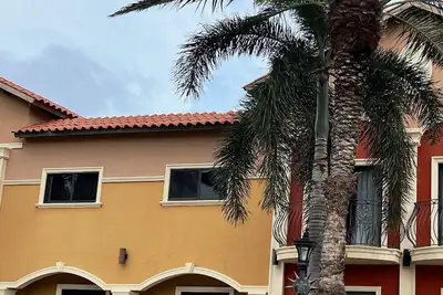 Image de Spacieuse maison de ville Gold Coast dans une communauté luxuriante proche des plages