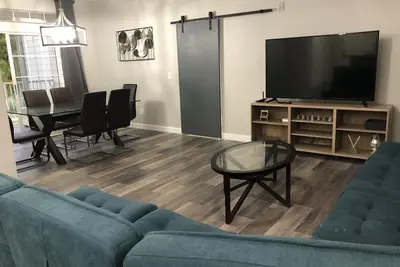 Image de Magnifique condo 3br / 2b rénové près des parcs Disney et Margaritaville Resort! !