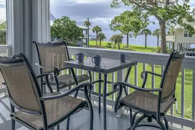 Image de Going Coastal in Panacea, Wraparound Balcony, Bay & Marina View, Pool, No Boats