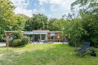 Image de Situation unique, entourée de verdure, à 3 minutes de marche seulement de l'une des plus belles plag