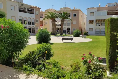 Image de Appartement parfaitement situé et rénové dans un complexe fermé avec piscine et jardin