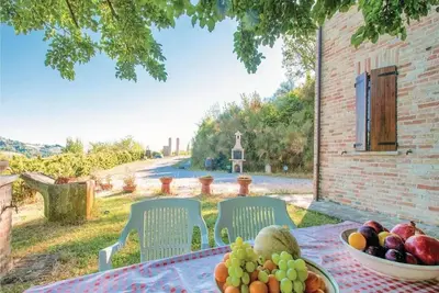 Image de Appartement dans une maison de vacances avec Wifi, piscine, Tv, vue panoramique, près de Urbin
