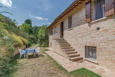 Image de Joli appartement dans une maison de vacances avec Wifi, piscine, Tv, vue panoramique, près de Urbin