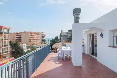 Apartamentos Aquarium (42). Terraza 50 M2. Al Lado De La Playa.