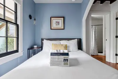 Image de Jupiter - Maison historique moderne à deux pas de la rue King!