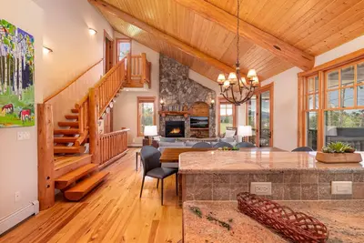 Image de Pet Friendly Particulier Accueil | Cabine de luxe moderne | Spa privatif | 12 personnes