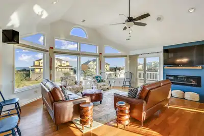 Image de Semi Oceanfront: Piscine Chauffée Privée! Belle vue sur L'océan et le Lever du Soleil, Hottub! Grande Salle de Jeux