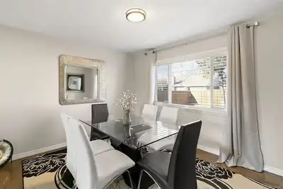 Image de La belle maison sur la colline. 15 min du centre-ville de Denver.