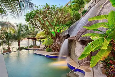 Image de Villa de luxe sur la plage avec vue imprenable à louer