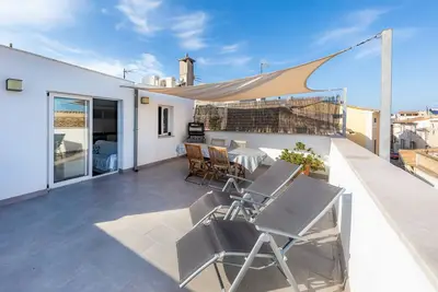Image de Maison de vacances romantique avec intérieur moderne, terrasse sur le toit, climatisation et Wi-Fi