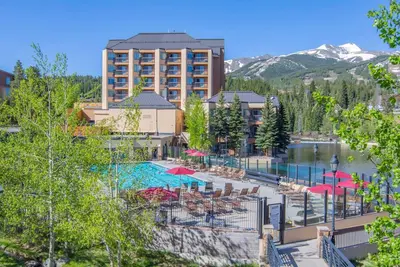 Image de 7648 Marriott Mountain Valley Lodge | Ski-in / out Peak 9, Piscine chauffée olympique!