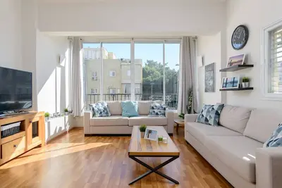 Image de Supreme 2Bdrm & 2Bath - 2 min à pied de la plage!