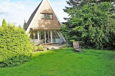 Image de Maison au toit de tente avec clôture dans un endroit ensoleillé - maison au toit de tente - 2 x Tv - endroit calme - près de la plage