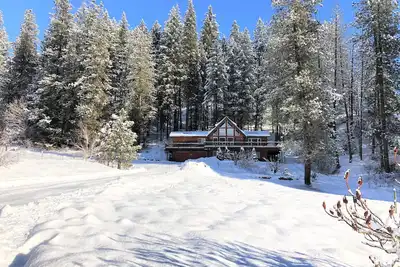 Image de Réflexion Colline Cabin à Leavenworth 4br / 3ba 4 Acres-Sleeps 14