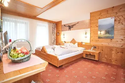 Image de Arnika, chambre à coucher / salon, douche, toilette - Ferienhaus Kirchplatzl