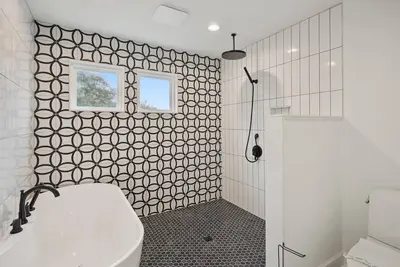Image de Seulement 300 pieds de la plage! Piscine privée et bain à remous! Vue sur l'océan! 6ème coin nuit dans la tanière