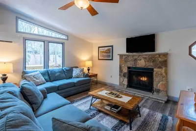 Image de Nouveau! Maison familiale avec salle de jeux: marchez jusqu'au lac Harmony!