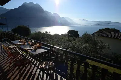 Image de Charmante maison avec vue imprenable donnant sur Lago d Iseo, Monte Isola