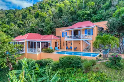 Image de Azure Vista - 10% de réduction dans une villa familiale relaxante avec une vue imprenable et une piscine