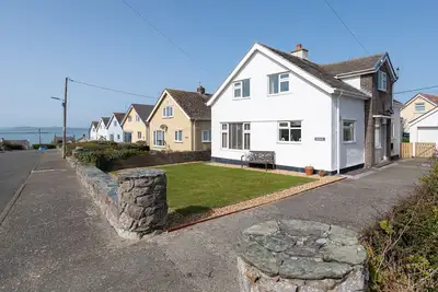 Image de Dysynni - une maison individuelle de 4 chambres pouvant accueillir 6 personnes dans 3 chambres
