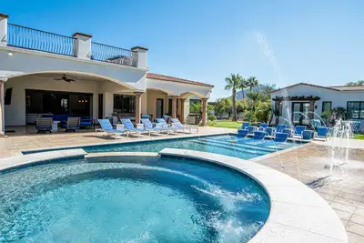 Image de Vient D'Ajouter! Parfait pour les grands groupes! Vues sur les toits de Camelback! Villa de luxe!