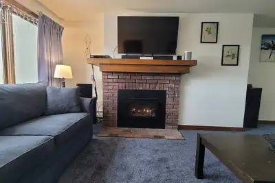 Image de Ski In / Ski Out, Sunrise - Killington 1br Smart Condo avec vue sur la montagne! 6 couchages