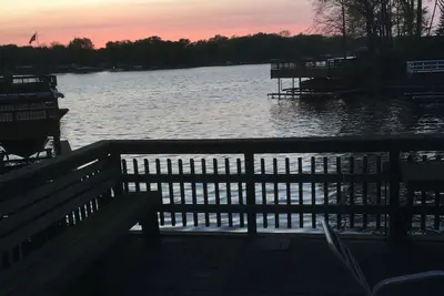 Image de Maison récemment rénovée sur le lac Shafer avec 120 pieds de front de mer