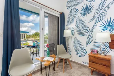 Image de «Oasis urbaine remarquable - marchez partout sur le 15 Villa Av-Stingray»