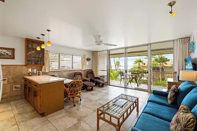 Image de En face de Kamaole 2 Beach, ce complexe de béton est bien entretenu