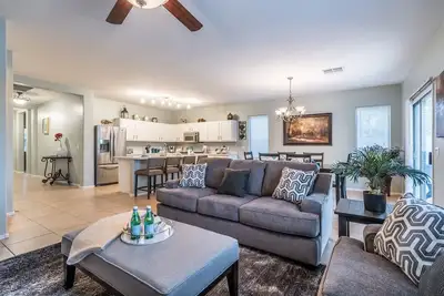 Image de Newer Home, Sleeps 12 - Family Friendly in Gilbert near Loop 202!