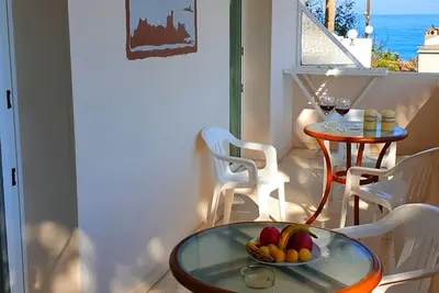 Image de Two Bedroom Apartment Premier étage 110 mètres carrés, 50 mètres près de la mer