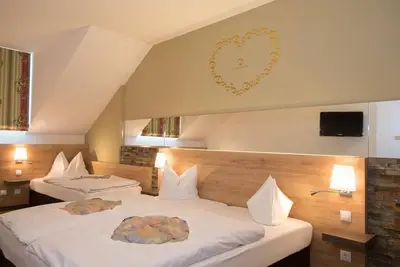 Image de Chambre triple avec douche, Wc - Hotel Dollinger